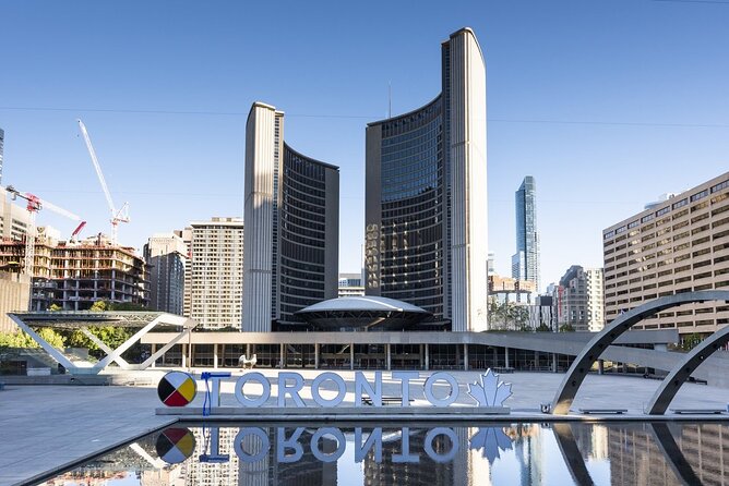 3 Day and 2 Night Tour: Toronto, 1000 Islands, and Niagara Falls - CN Tower and downtown Toronto: finishing with big views and easy roaming