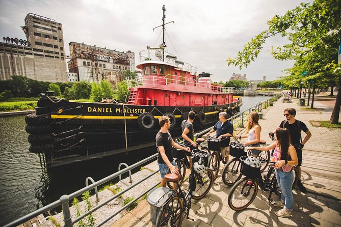 Bike / E-bike Tour : Downtown, Old Montreal, Waterfront by Fitz - Old Port and the St. Lawrence River: why the ride ends with calm