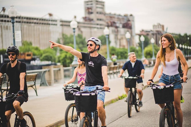 Bike / E-bike Tour : Downtown, Old Montreal, Waterfront by Fitz - E-bike vs regular bike: choosing the right energy for this route