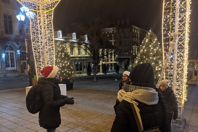Christmas Walking Tour in Old Montreal - The World Trade Centre Santa Claus exhibit: a free photo stop with serious charm