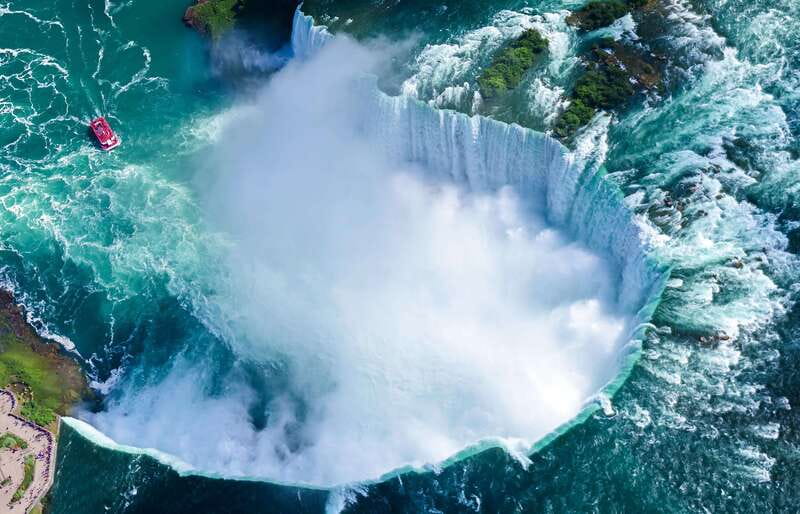 From Montreal: Toronto, Niagara Falls & 1000 Islands Tour - Thousand Islands cruise: the water-level view people usually remember