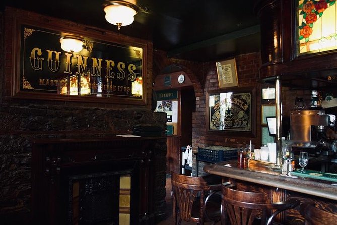 Haunted Montreal Pub Crawl - What to expect from the guide: the acting factor matters