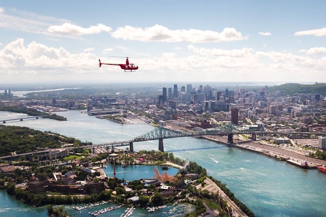 Helicopter Tour Over Montreal - Stop-by-stop: how the flight reads from above
