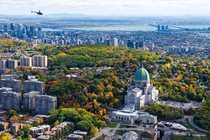 Helicopter Tour Over Montreal - Private tour feel: getting answers and staying in sync with your group