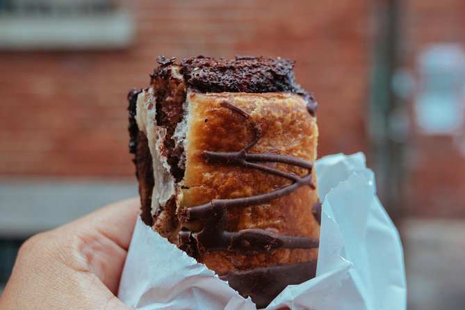 Jewish Neighborhood Food Tour - Mile End bagel rivalry and side-street history around synagogues