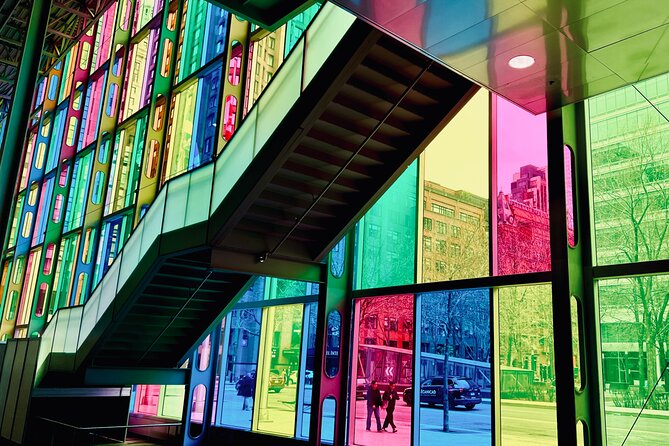 Montreal: 3-Hour Private Car Tour with Expert & Free Pick up - Place Jacques-Cartier and the Nelson’s Column viewpoint effect