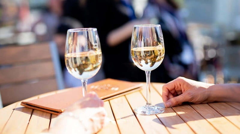 Montréal: 3 or 5-Course Dinner Cruise with DJ & Dancing - Outdoor Terraces, Cocktails, and the Best Photo Windows