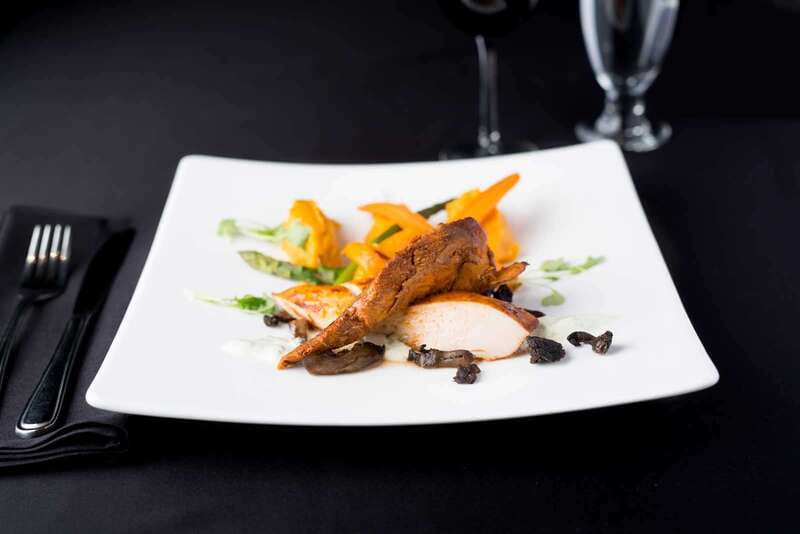 Montréal: 3 or 5-Course Dinner Cruise with DJ & Dancing - DJ Dancing Starts After Dinner (So Don’t Rush the Meal)