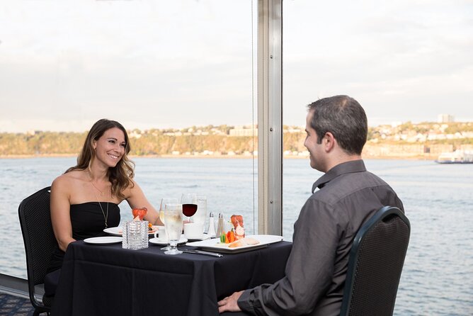 Montreal Gourmet Dinner Cruise with DJ & Dancing - The Cavalier Maxim ship: where to sit for the best views