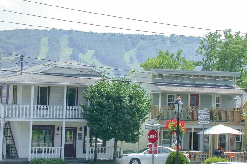 Montreal: Laurentian Mountains Day Trip - The Guide Factor: How Bilingual Commentary Changes the Whole Day