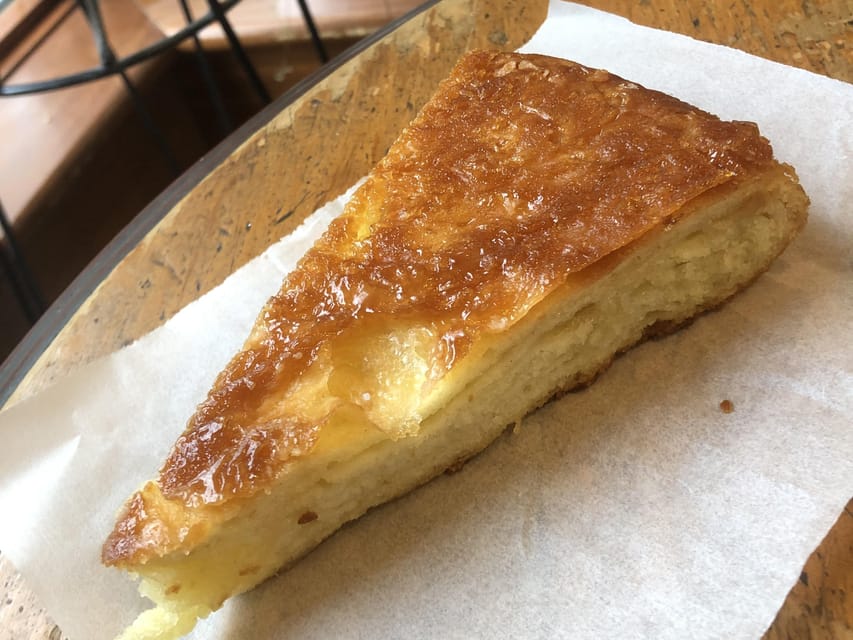 Montréal: Mile End Foodie Tour with Tasting - Between bites: street art, architecture, and quick neighborhood context