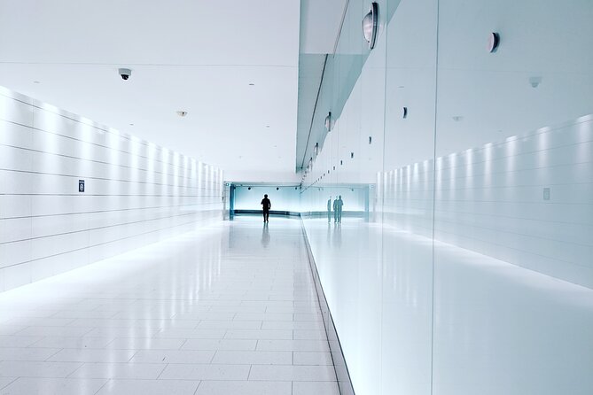 Montreal RESO Underground City + Downtown Tour by MTL Detours - Downtown orientation: street-level history and sightlines