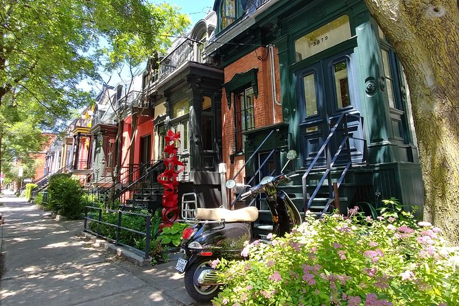 Montreal's Plateau Mont-Royal and Mile End Tour by MTL Detours - Food details: bagels and Portuguese pastel de natas without a full meal plan