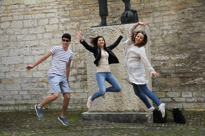 Montréal Scavenger Hunt and City Highlights Walking Tour - Where you start in Old Montreal: Place d’Armes to the waterfront to the wheel