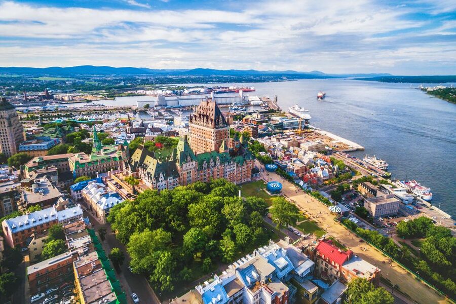 Montreal: Small Group Tour with River Cruise and Notre Dame - Old Montreal Photo Time + Notre-Dame Basilica Admission Included