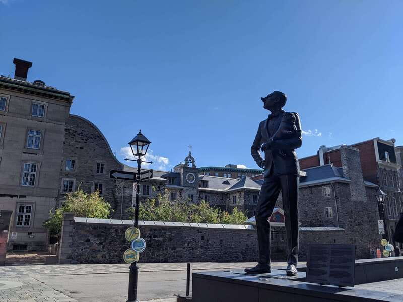 Montréal: The Original Old Montréal Walking Tour - What to bring so the 2 hours feel easy