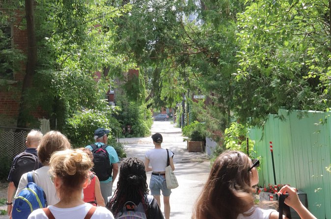 Rabbis, Writers and Radicals: Montreal Jewish History Walking Tour - A stop-by-stop feel: what you can expect to see on the ground